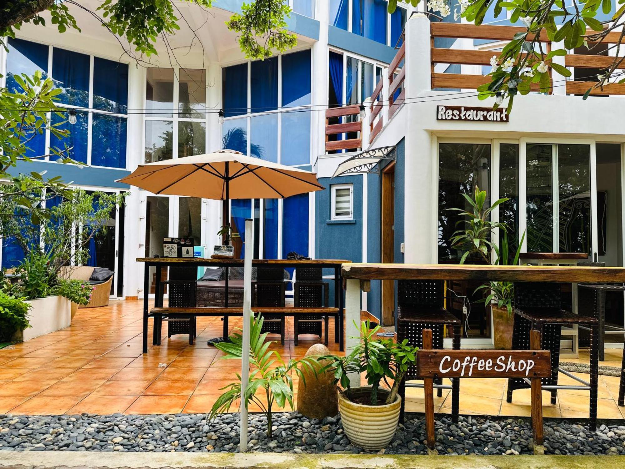 Aissatou Beach Resort Balabag  Exteriör bild